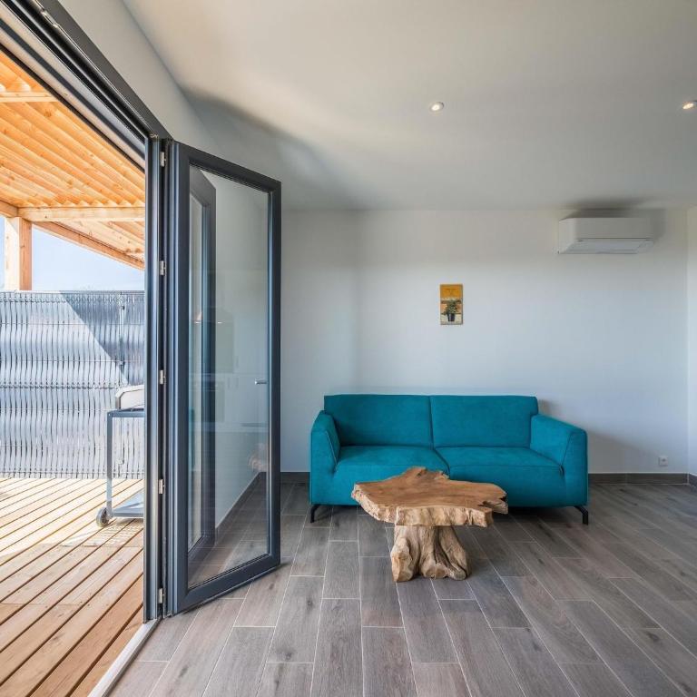 Sun-Drenched Corsican Flat - Maison de Vacances 3 Chambres - 11