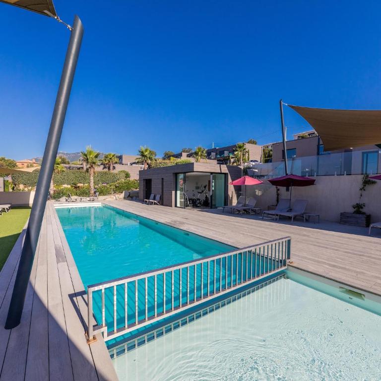 Sun-Drenched Corsican Flat - Maison de Vacances 3 Chambres - 12