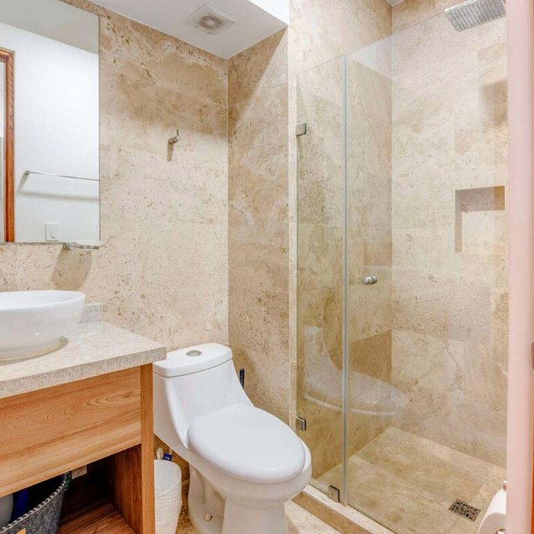 Rooftop Pool Vibes Steps To 5Th Avenue & Beach - Apartamento de 1 dormitorio con balcón - 18