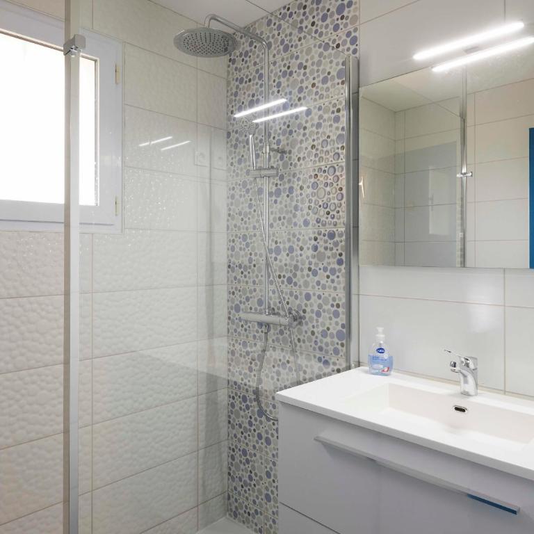 Maison Arrière-Plage 2 Ch. Animaux Admis, Parking - FR-1-323-436 - Vacation Home - 17