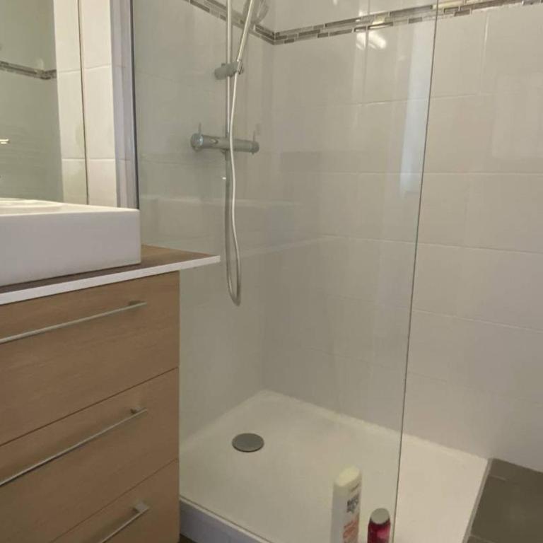 Appartement rénové avec parking, clim et vue mer - 4 pers. - FR-1-696-148 - Apartment - 13