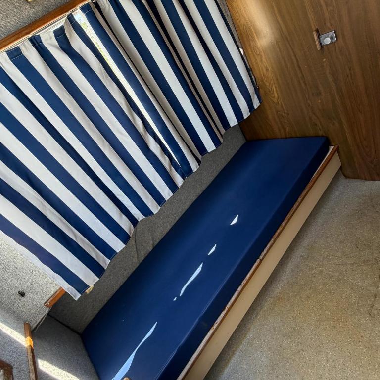 Bateau à quai chaleureux et unique - 5 pers. - API-1-46-33 - Maison de Vacances - 8