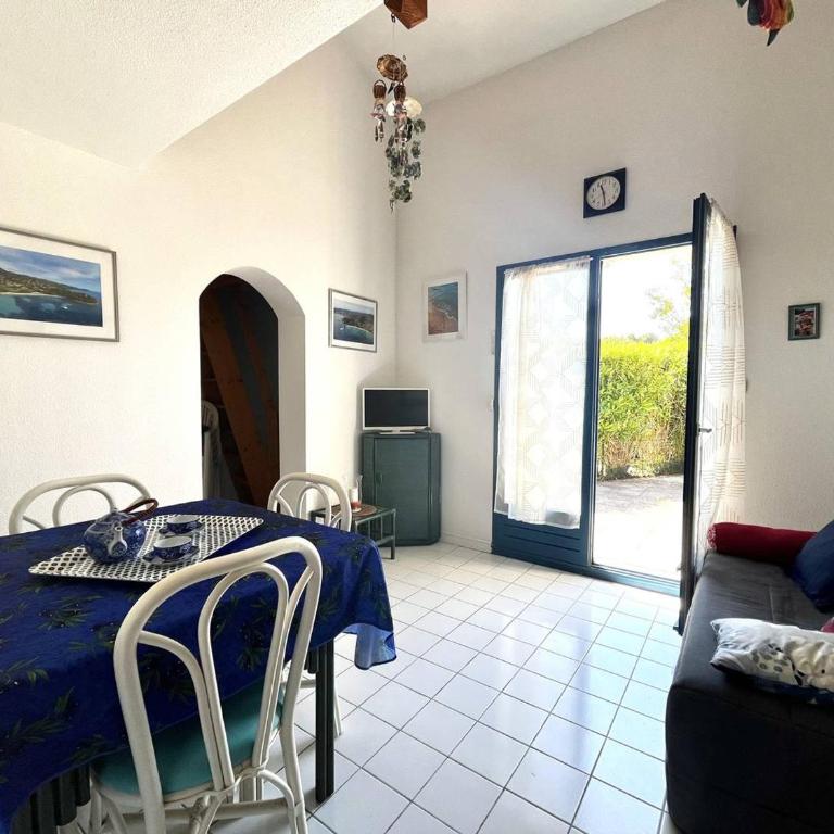 Mazet avec piscine, parking - 4 pers. - FR-1-251-947 - Appartement - 2