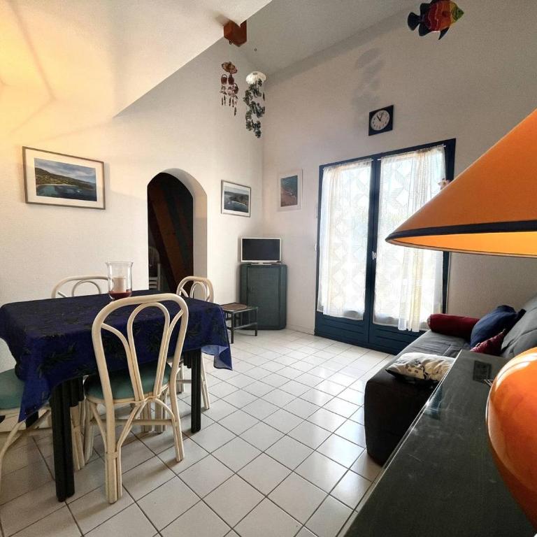 Mazet avec piscine, parking - 4 pers. - FR-1-251-947 - Appartement - 6