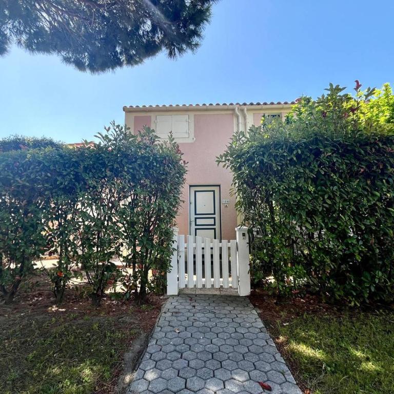 Mazet avec piscine, parking - 4 pers. - FR-1-251-947 - Appartement - 25