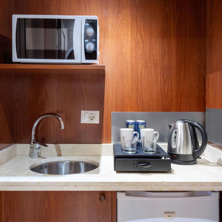 Meliá Villaitana - Suite Familiar con acceso directo al parque acuático Splash (2 adultos + 3 niños) - 2