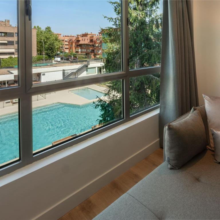 Meliá Madrid Barajas - Superior Double Room with Pool View - 3