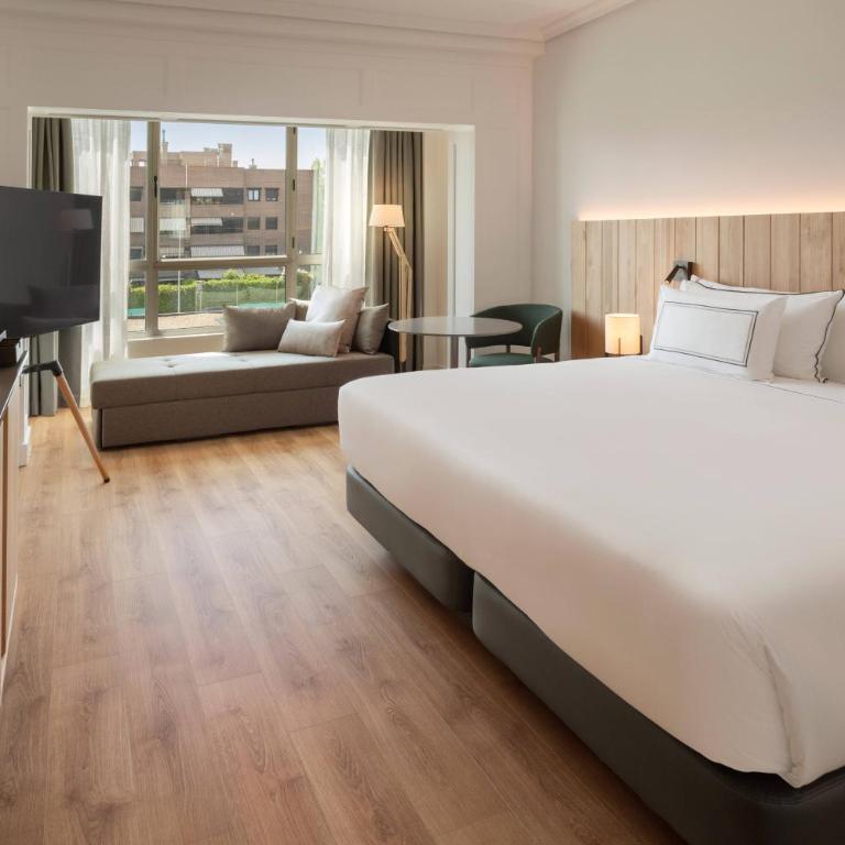 Meliá Madrid Barajas - Premium Room The Level Pool View - 4