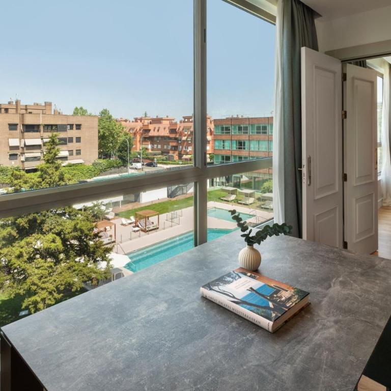 Meliá Madrid Barajas - Grand Suite The Level Pool View - 3
