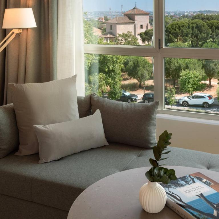 Meliá Madrid Barajas - Grand Suite The Level Pool View - 6