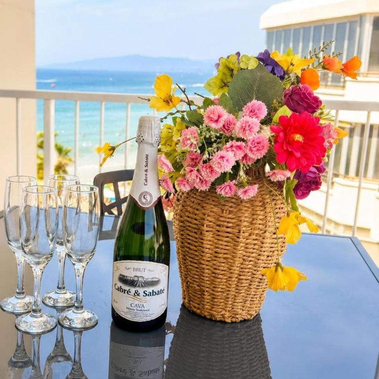 Beachfront Salou apartment with sea view - Apartamento de 3 dormitorios - 2
