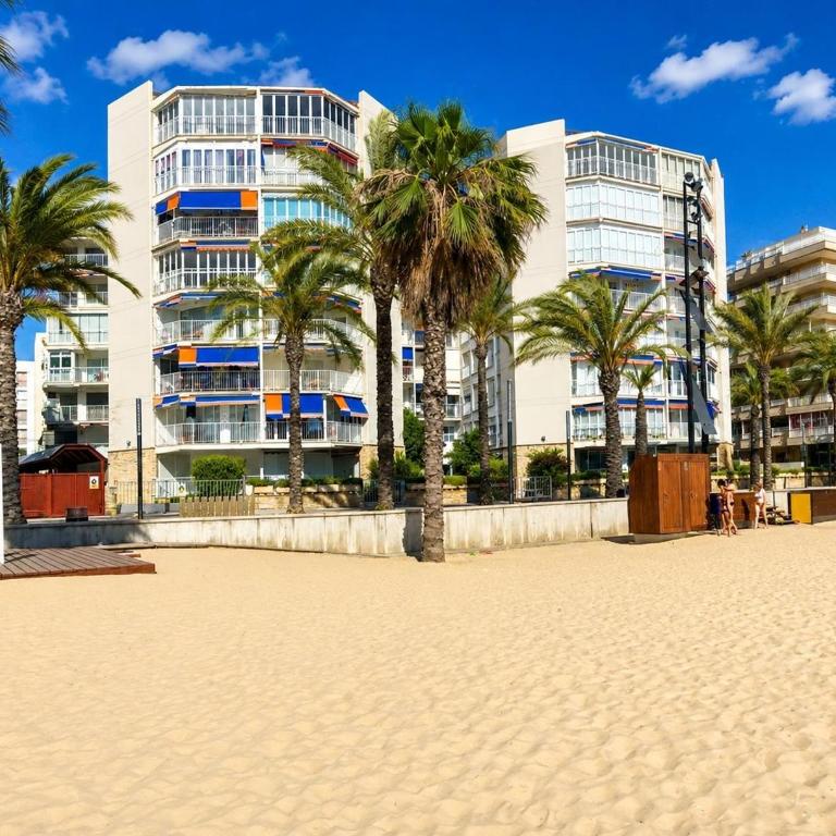 Beachfront Salou apartment with sea view - Apartamento de 3 dormitorios - 3