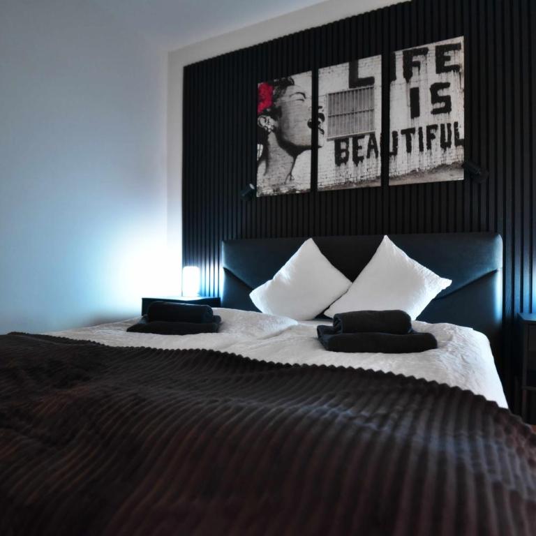 r204 by flataid rooms and apartments near LKH Graz 24-7 check In - Deluxe One-Bedroom Apartment with Garden View - 2