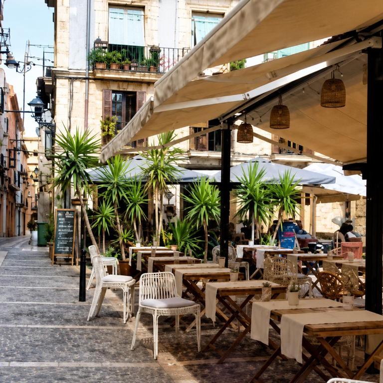 Historic center Next to the Cathedral Quiet - One-Bedroom Apartment with Balcony and City View - 18