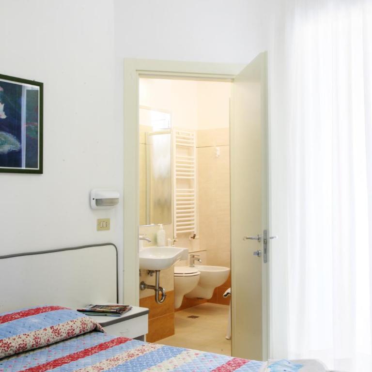 Hotel Leoni - Camera Matrimoniale/Doppia con Letti Singoli con Bagno Privato - 5