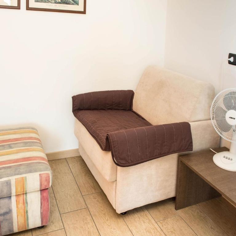 B&B Lori - Camera Familiare con Vista Lago - 1