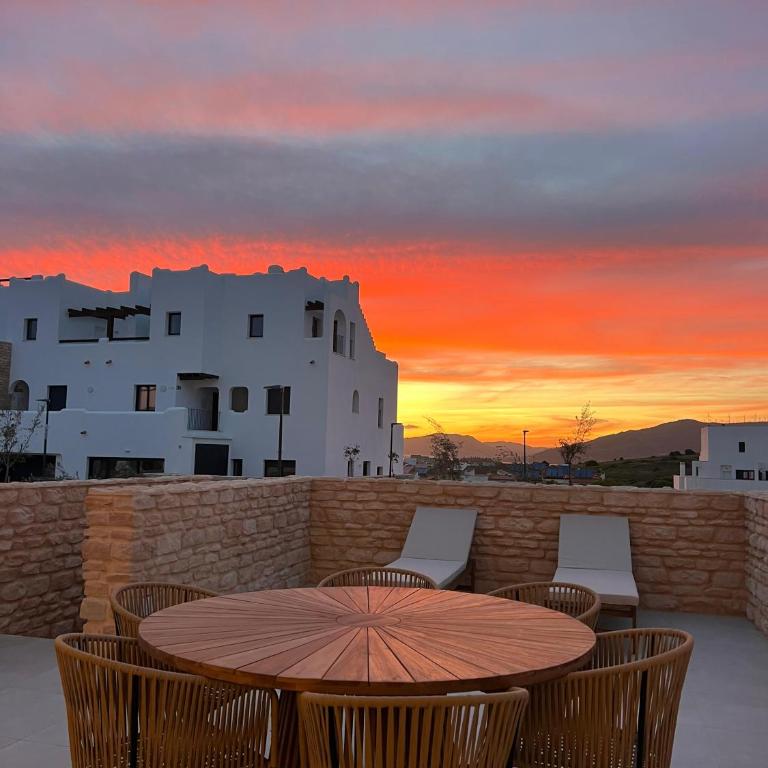 Casa Maui - Two-Bedroom Deluxe Apartment with Ocean View - 2