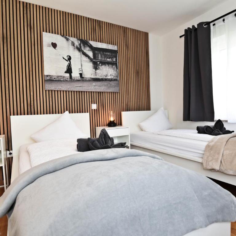 r204 by flataid rooms and apartments near LKH Graz 24-7 check In - Deluxe Double or Twin Room with Garden View - 3