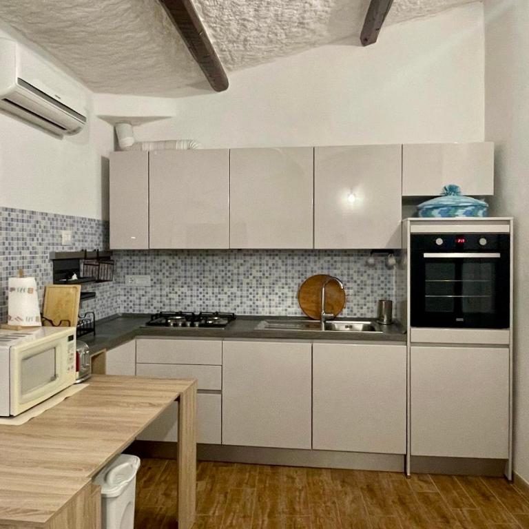 Villa Ambra - Jacuzzi & beach - One-Bedroom Villa - 22