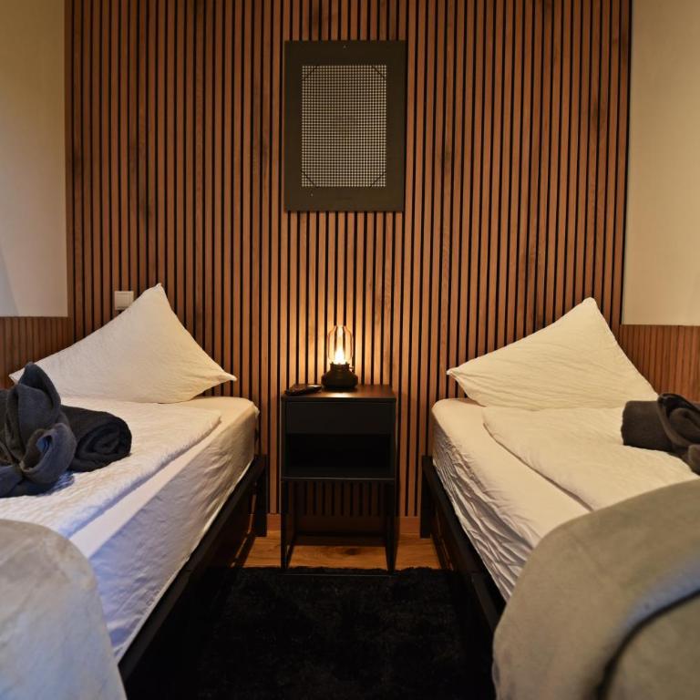 r204 by flataid rooms and apartments near LKH Graz 24-7 check In - Superior Double or Twin Room with Garden View - 3