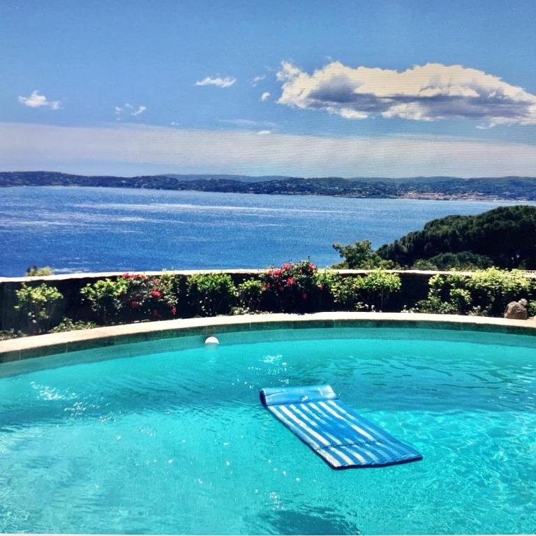 Villa Vue mer exceptionnelle golfe de saint -Tropez piscine 6ch 6 sdb 12 personnes - Villa - 2