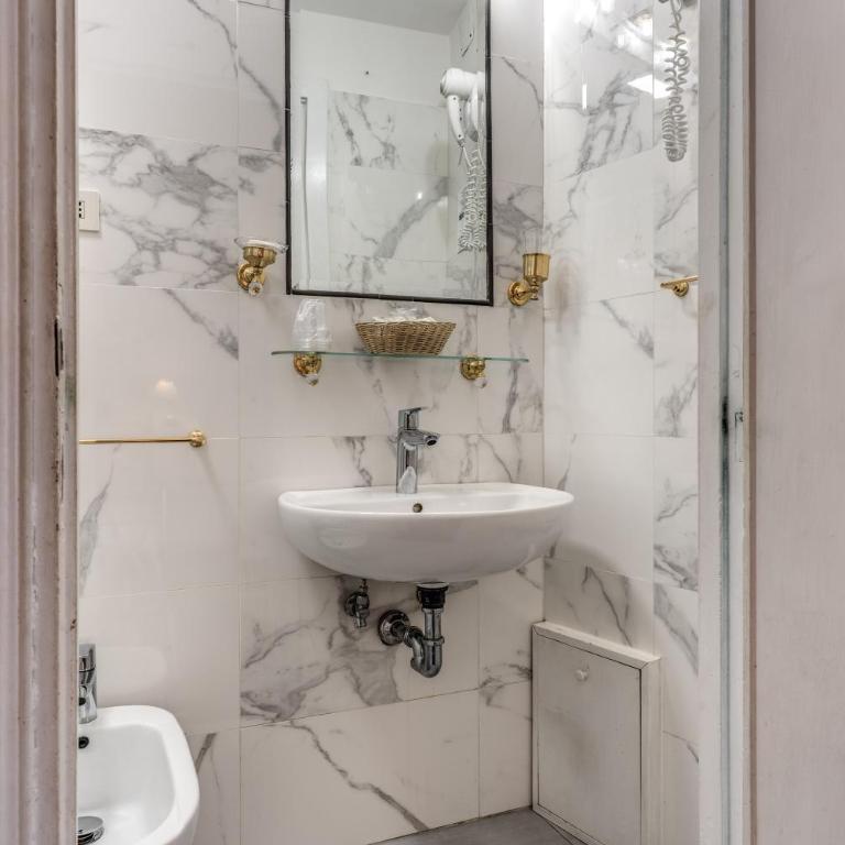 Hotel Labelle - Quadruple Room - 21