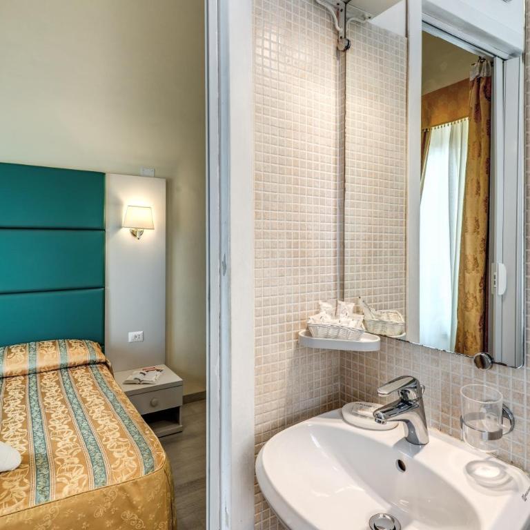 Hotel Labelle - Economy Double Room - 13
