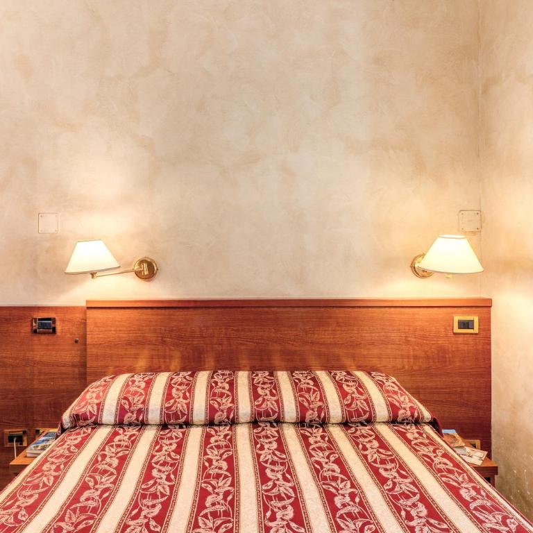 Hotel Labelle - Economy Double Room - 25