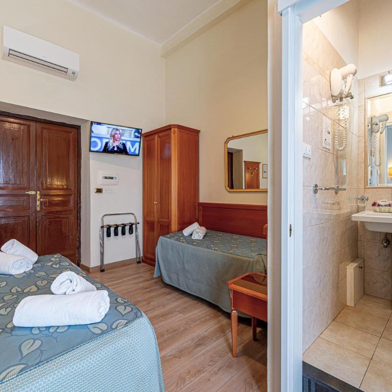 Hotel Labelle - Triple Room - 18