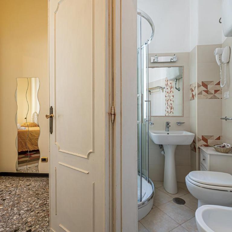 Hotel Labelle - Triple Room - 19