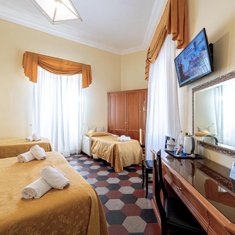 Hotel Labelle - Triple Room - 25