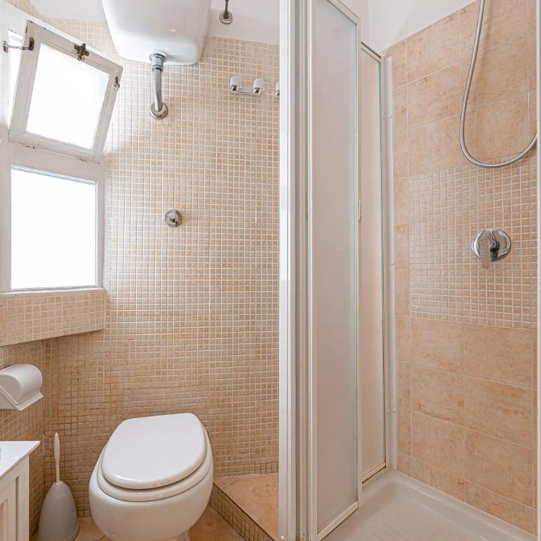 Hotel Labelle - Economy Double Room - 28