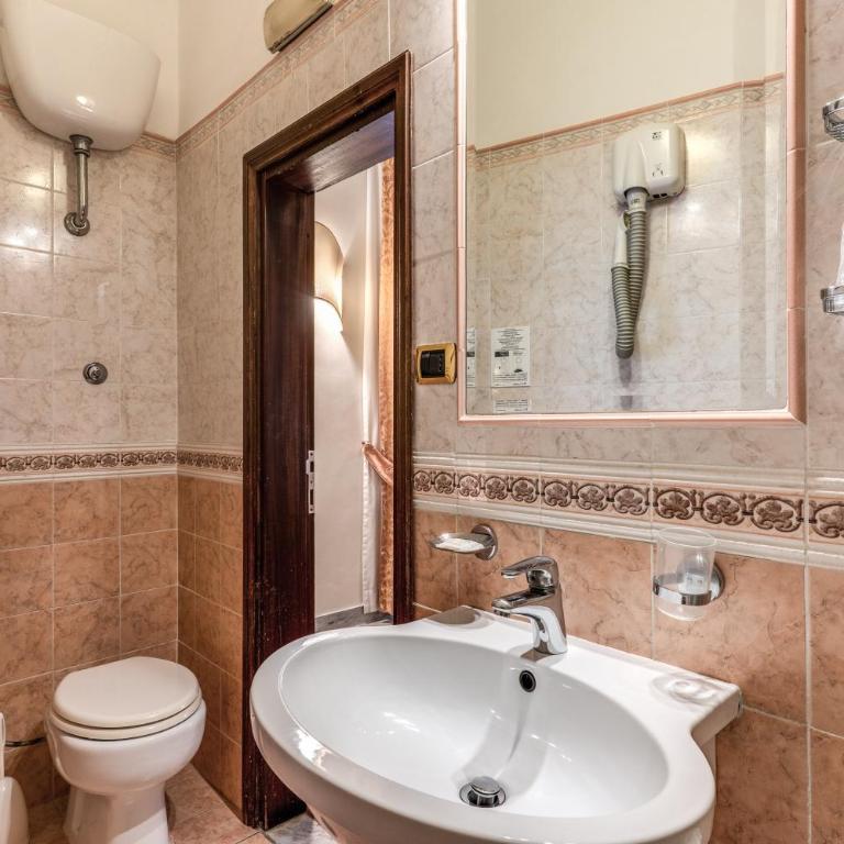 Hotel Labelle - Double or Twin Room - 27
