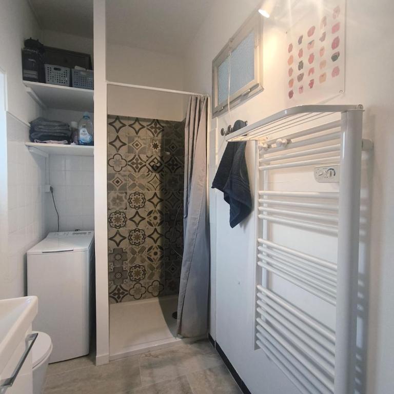 Cœur de Nîmes - Terrasse & clim - 4 voyageurs - Appartamento con 3 Camere da Letto - 2