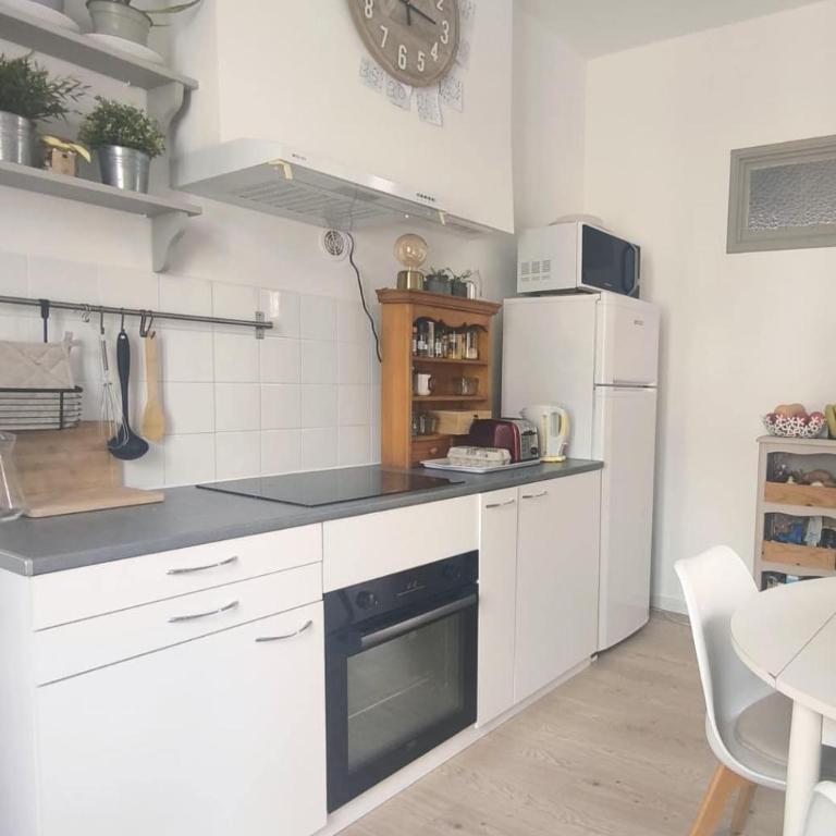 Cœur de Nîmes - Terrasse & clim - 4 voyageurs - Appartamento con 3 Camere da Letto - 3