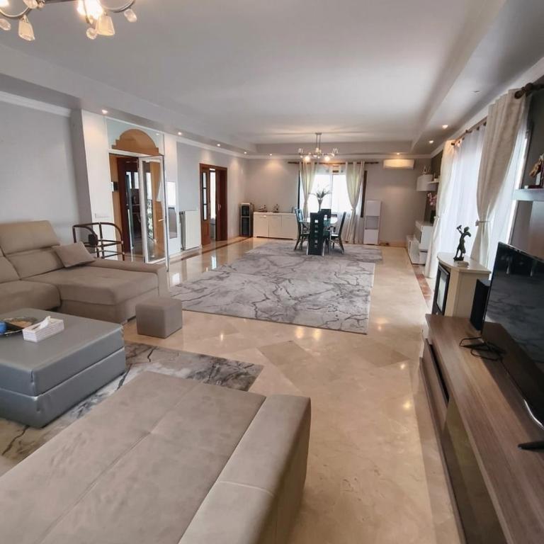Bel Air Villa 5BR, Private Pool, Parking and Beach - Villa - 5