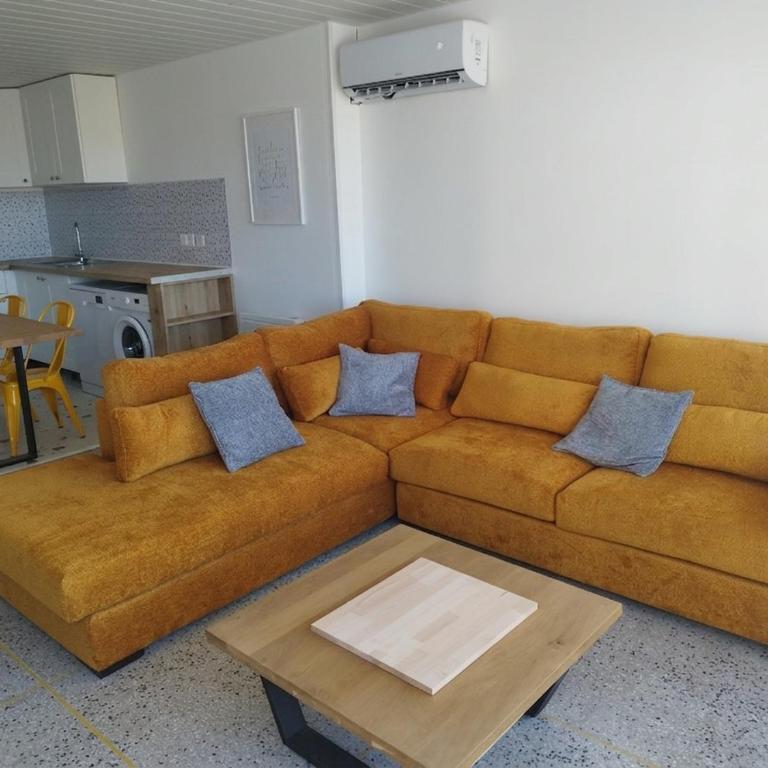 dansnotreappart-com T4 vue mer - One-Bedroom Apartment - 4