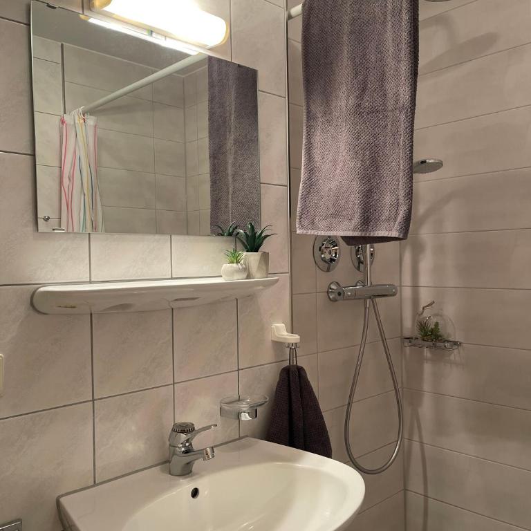 Haus Sonnenwinkel 2-Raum-Wohnung Schaffner - Apartment mit Terrasse - 11