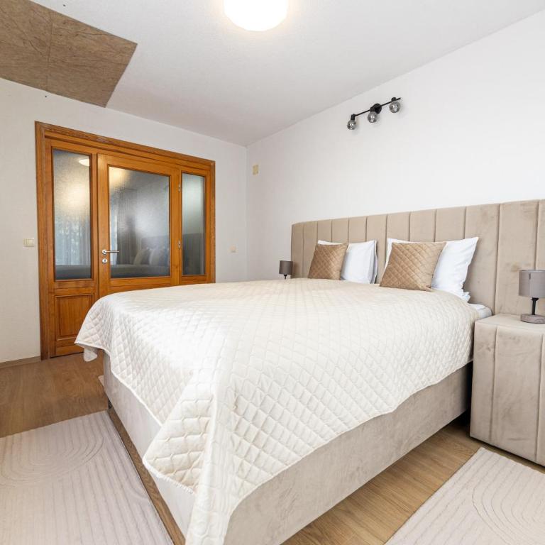 Old Town Lubina Design Apartments - Three-Bedroom Premium Apartment - 7