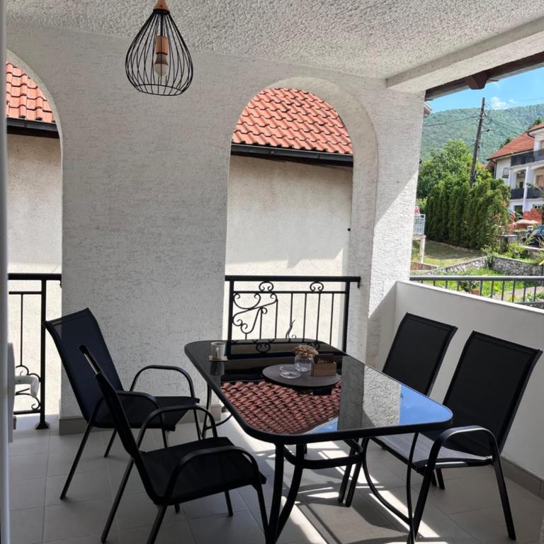 Studio Milivojevic - Dvokrevetna Soba sa Bračnim Krevetom i Popločanim Dvorištem - 13