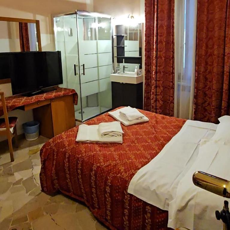 Souvenir Maya - Superior Double Room with Shared Bathroom - 2