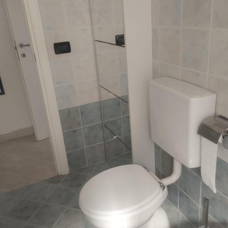 Bilocale con giardino, vista mare e parcheggio privato - Appartamento con 1 Camera da Letto - 3