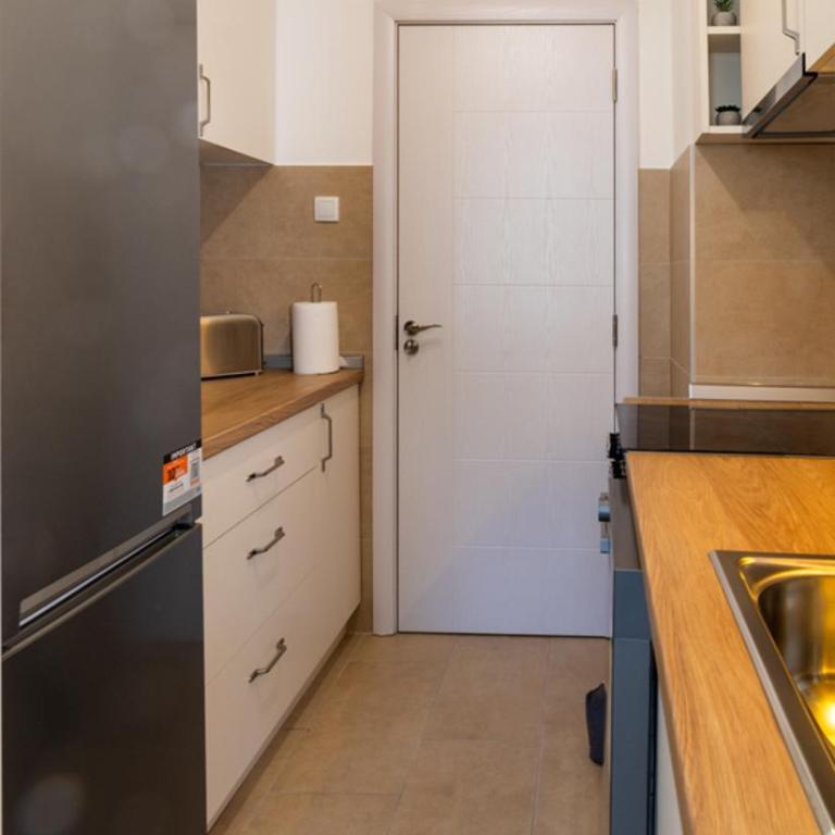 BW City Lights LUX Retreat - Two-Bedroom Apartment - 4