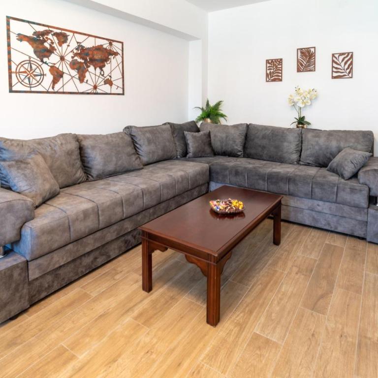 BW City Lights LUX Retreat - Two-Bedroom Apartment - 8