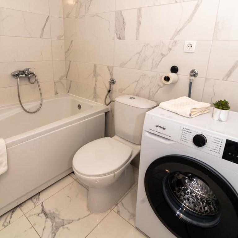 BW City Lights LUX Retreat - Two-Bedroom Apartment - 13