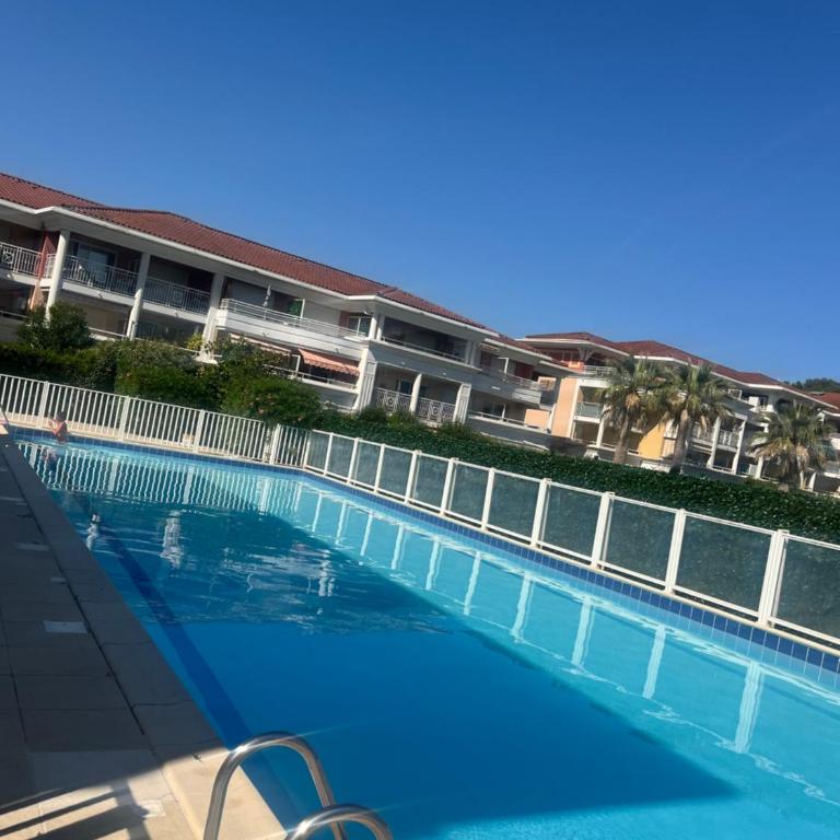Lake View Apartment with Private Garden& Parking, Residence Pool & Tennis Court - Appartement 1 Chambre - Vue sur Lac - 1