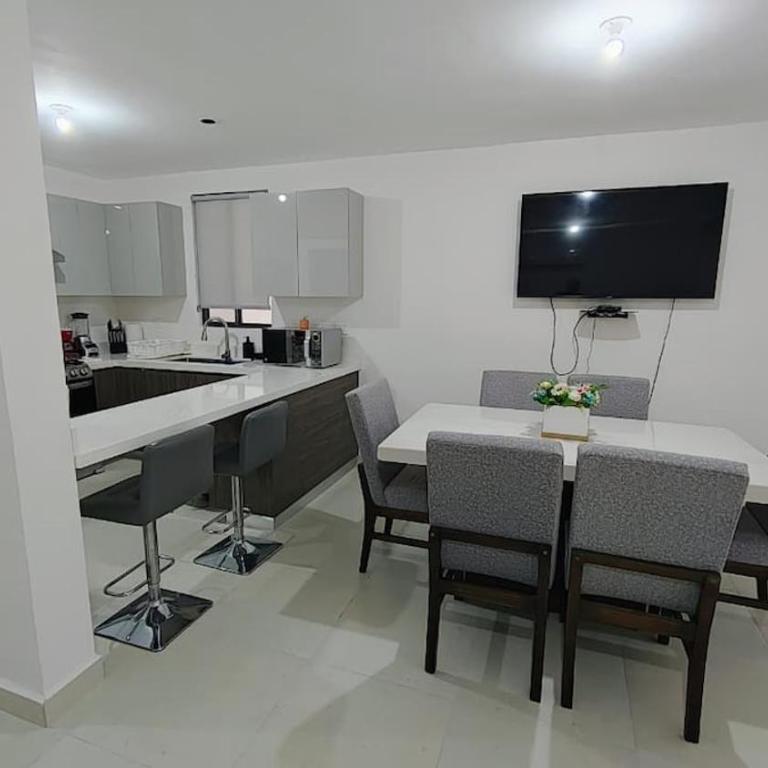 Casa Familiar de 3 habitaciones en Guadalupe BBVA FIFA - Casa de 3 dormitorios - 3