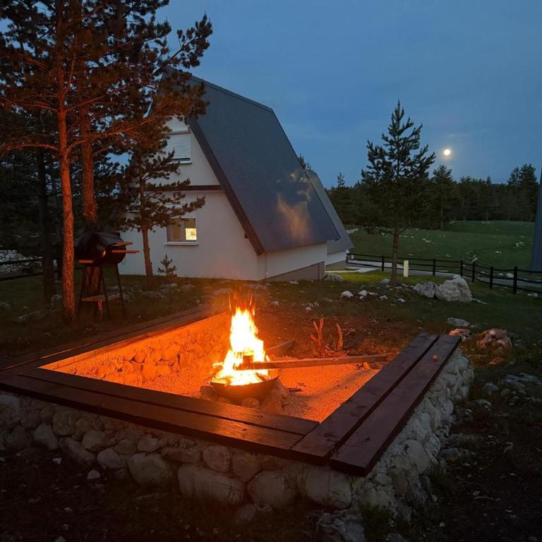 Mountain Oasis - Vacation Home - 1