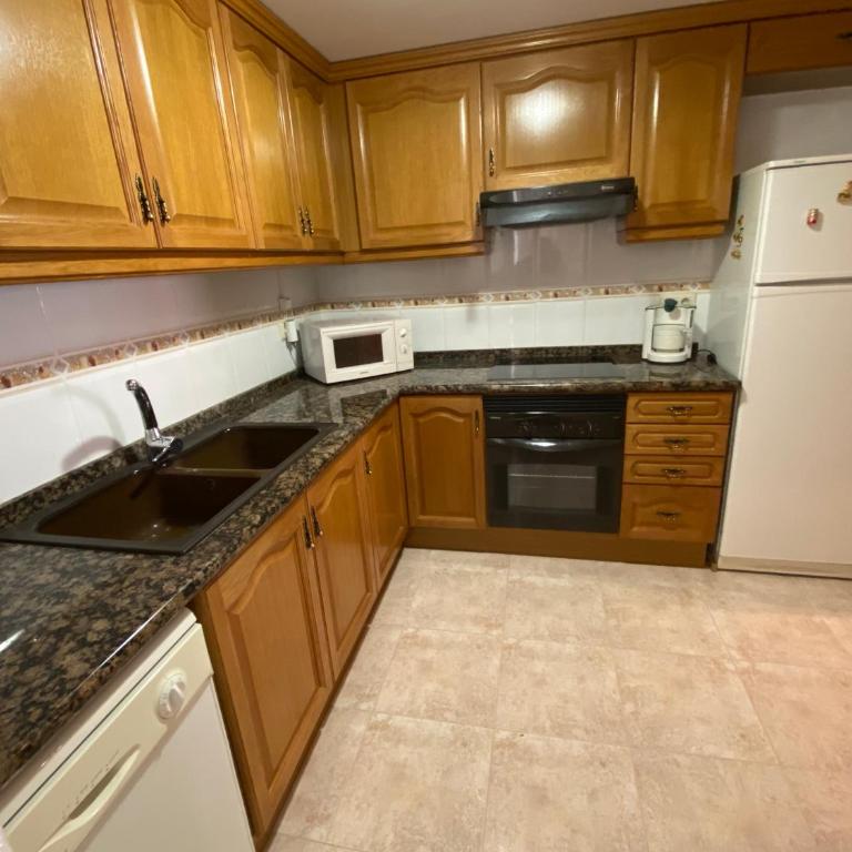 Apartamento a 5 minutos de todo - Three-Bedroom Apartment - 24