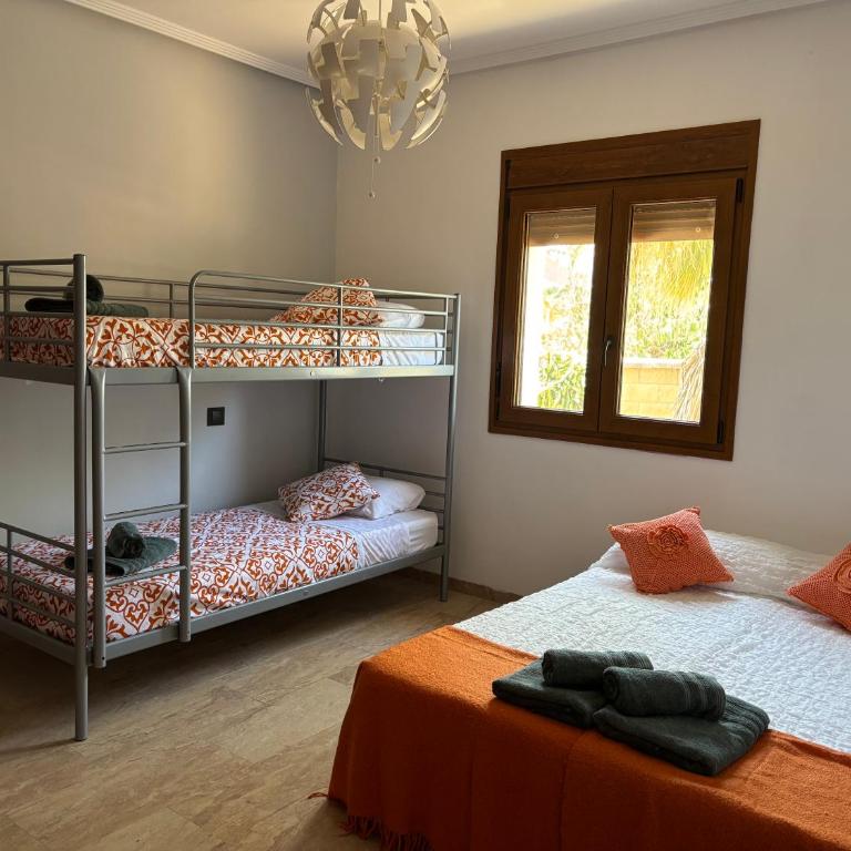 AMPLIO CHALET CON PISCINA y JARDÍN PRIVADO EN EL CORAZÓN DE LA BAHÍA DE CÁDIZ - Casa de 3 dormitorios - 17